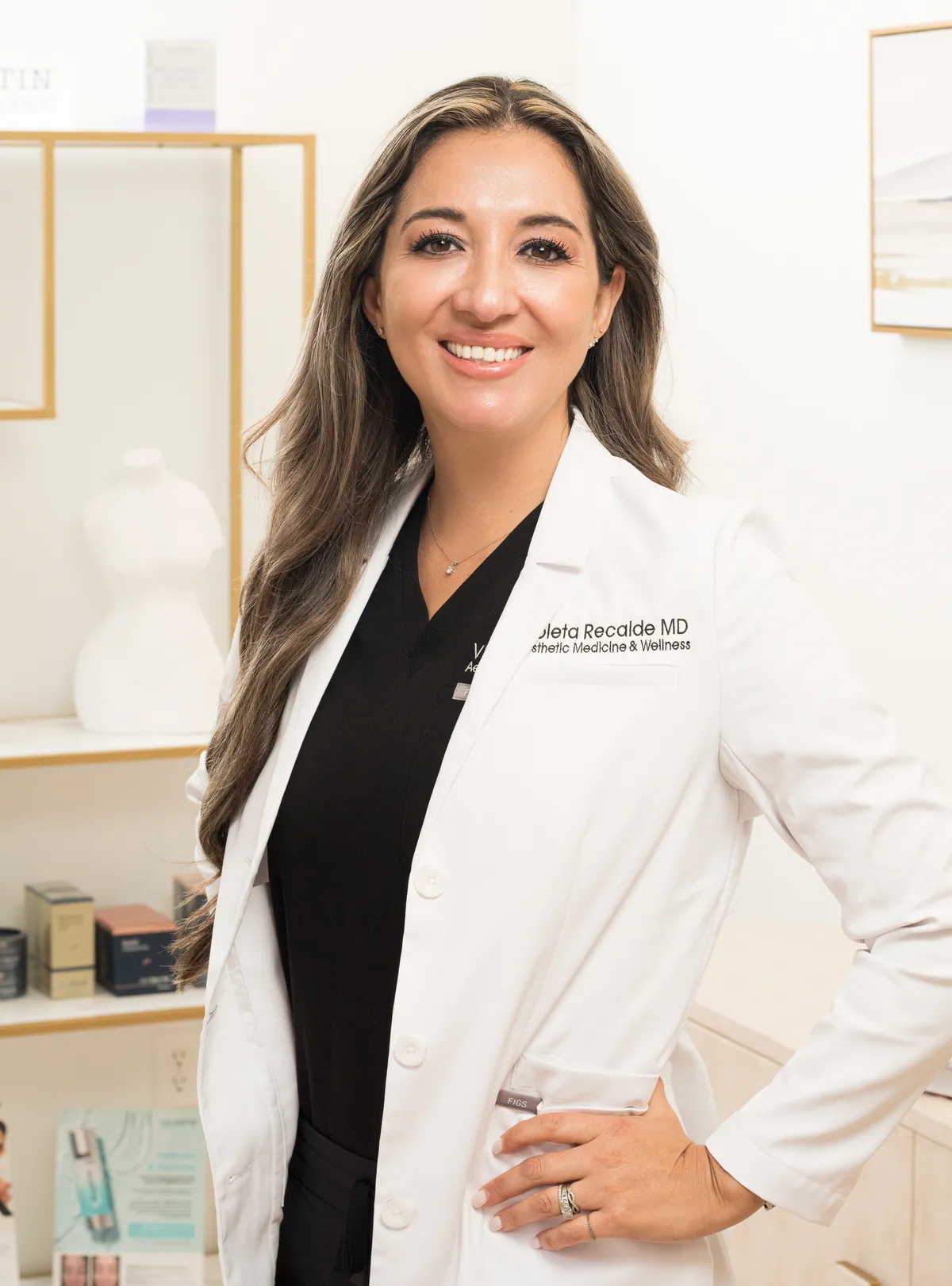 Dra. Violeta Recalde, MD — fundadora de MedGlo Aesthetic Medicine, Mission Viejo CA